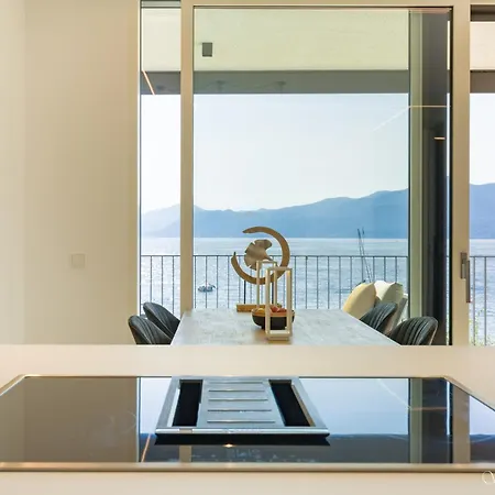 Apartmán Salvatorehomes - Luxurious Dreamview Waterfront In With Pool - Casa Azura - A 5 Star Luxury Collection At Garda