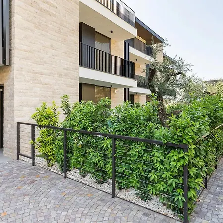 Apartmán Salvatorehomes - Luxurious Dreamview Waterfront In With Pool - Casa Azura - A 5 Star Luxury Collection At Garda *