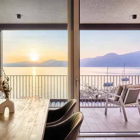 Salvatorehomes - Luxurious Dreamview Waterfront In With Pool - Casa Azura - A 5 Star Luxury Collection At Garda Apartmán Torri Del Benaco