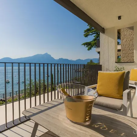 Salvatorehomes - Luxurious Dreamview Waterfront In With Pool - Casa Azura - A 5 Star Luxury Collection At Garda