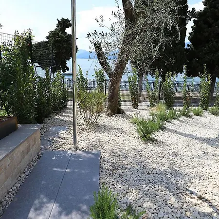 Salvatorehomes - Luxurious Dreamview Waterfront In With Pool - Casa Azura - A 5 Star Luxury Collection At Garda Apartmán *