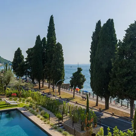 Salvatorehomes - Luxurious Dreamview Waterfront In With Pool - Casa Azura - A 5 Star Luxury Collection At Garda *