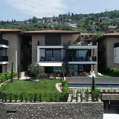 Salvatorehomes - Luxurious Dreamview Waterfront In With Pool - Casa Azura - A 5 Star Luxury Collection At Garda Apartmán Torri Del Benaco