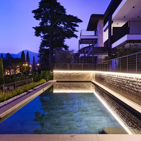 Apartmán Salvatorehomes - Luxurious Dreamview Waterfront In With Pool - Casa Azura - A 5 Star Luxury Collection At Garda