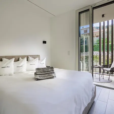 Salvatorehomes - Luxurious Dreamview Waterfront In With Pool - Casa Azura - A 5 Star Luxury Collection At Garda Apartmán *