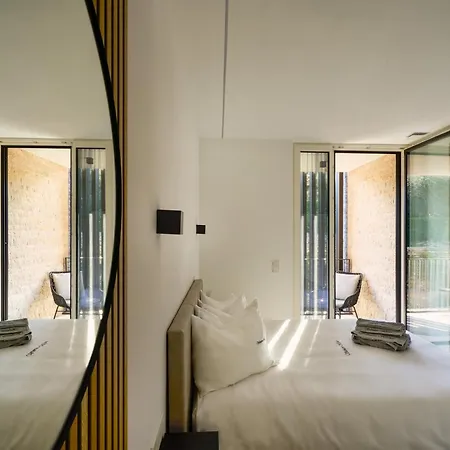 Apartmán Salvatorehomes - Luxurious Dreamview Waterfront In With Pool - Casa Azura - A 5 Star Luxury Collection At Garda