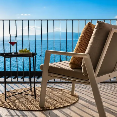 Salvatorehomes - Luxurious Dreamview Waterfront In With Pool - Casa Azura - A 5 Star Luxury Collection At Garda * Torri Del Benaco