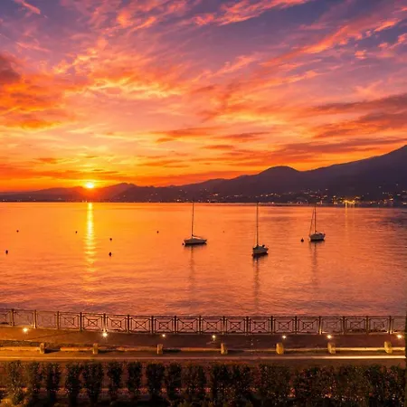 Salvatorehomes - Luxurious Dreamview Waterfront In With Pool - Casa Azura - A 5 Star Luxury Collection At Garda Apartmán Torri Del Benaco