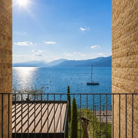 Salvatorehomes - Luxurious Dreamview Waterfront In With Pool - Casa Azura - A 5 Star Luxury Collection At Garda *